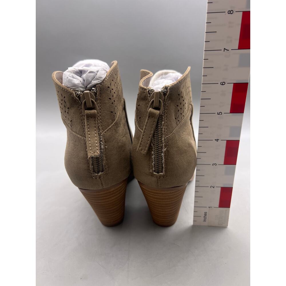 Violet & Red Jackson Laser Cut Booties Taupe Size 6 NWOB - Picture 3 of 8